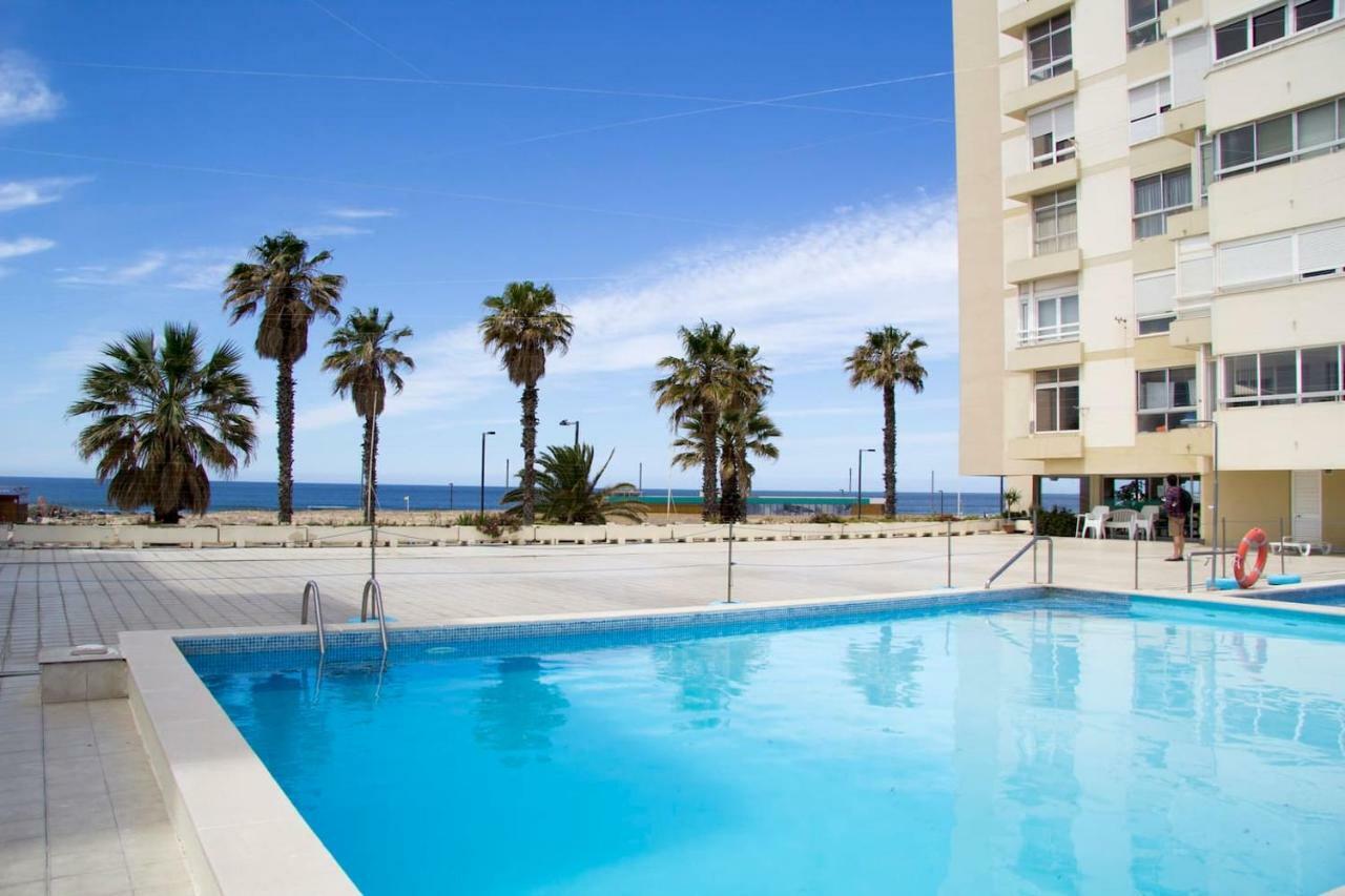 Wonderful Studio Apartment In Front Of The Beach Costa da Caparica Exterior foto