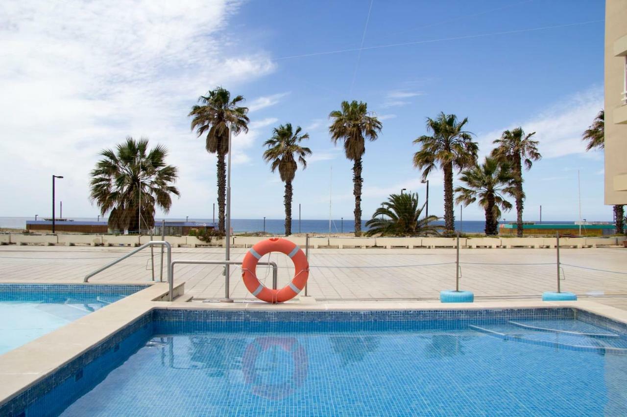 Wonderful Studio Apartment In Front Of The Beach Costa da Caparica Exterior foto
